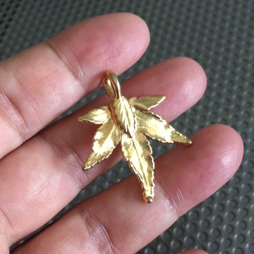 24k Gold Dipped Maple Leaf Pendant - image 4